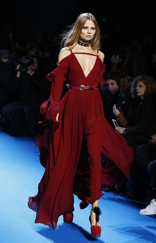 Shoulders are also revealed at Elie Saab (Credit: François Guillot / AFP)